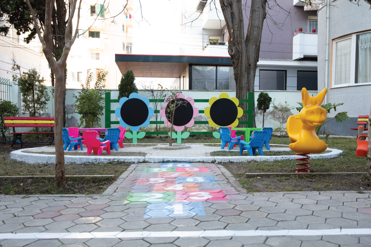 Jumbo-AL-builds-kindergarten-playgrounds-1